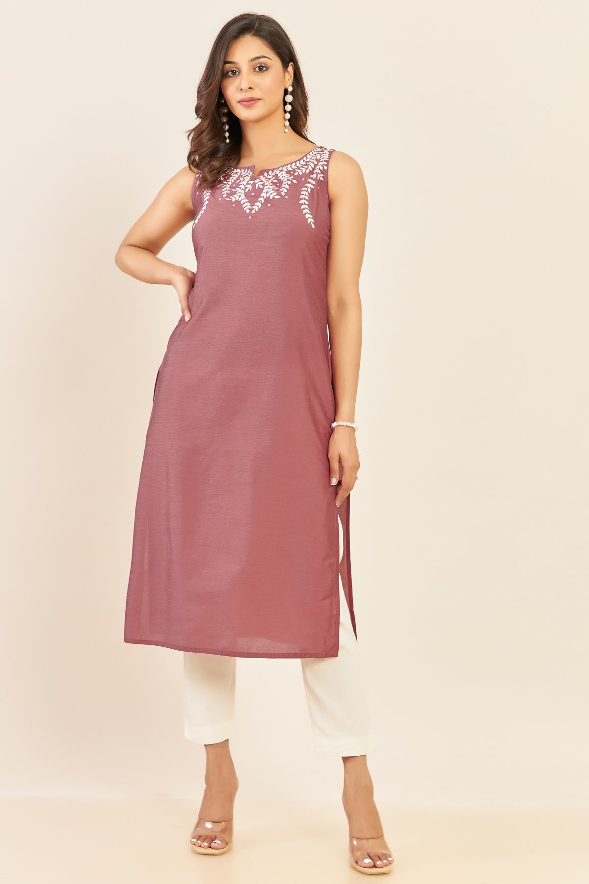 Contrast Leaf Motifs Embroidered Sleeveless Kurta - Pink