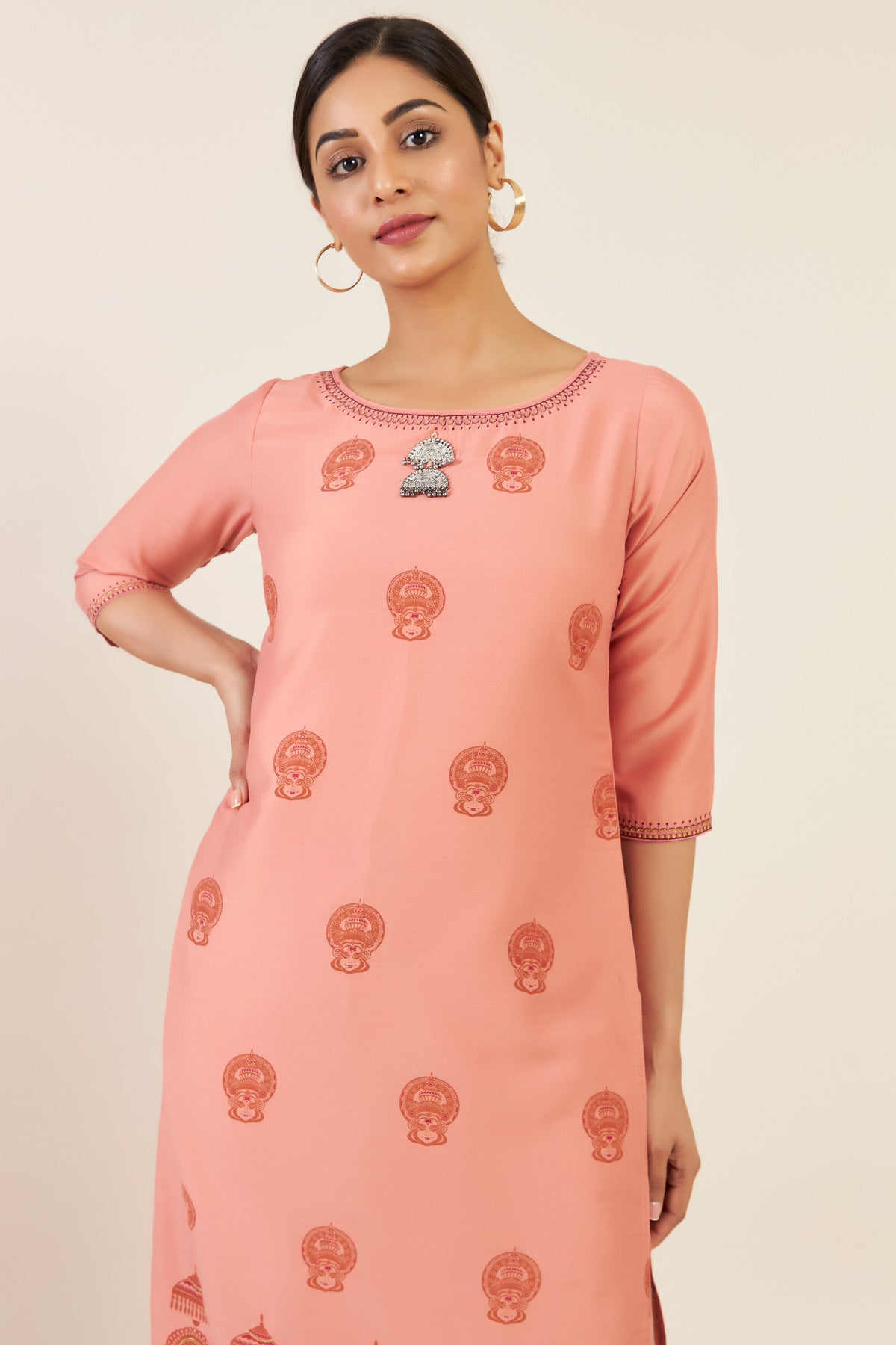 All Over Kathakali Print With Scallop Embroidered Kurta Peach