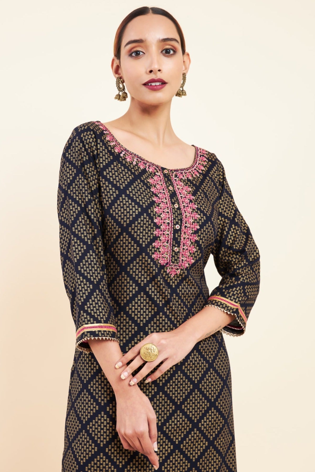 Contrast Daisy Motif Embroidered Gold Geometric Self Printed Kurta Navy