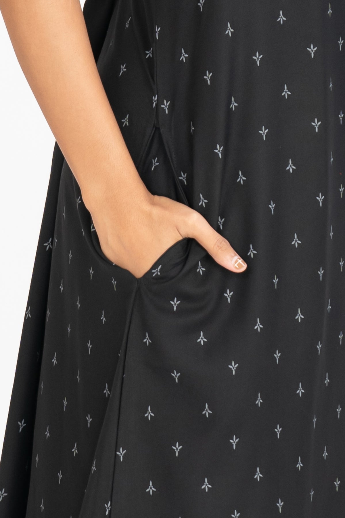 All Over Geometric Print With Contrast Floral Embroidered Yoke Nighty -  Black