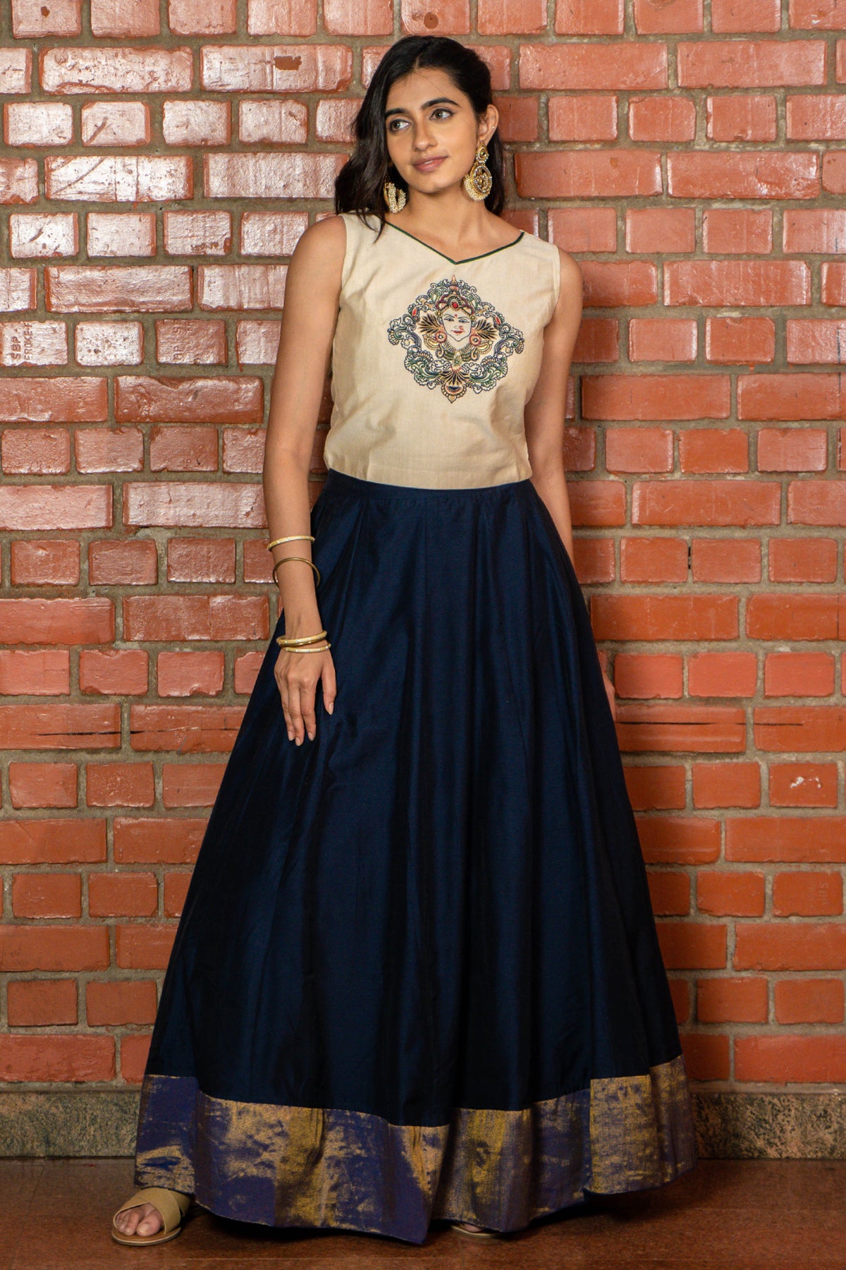 Mural Placement Printed Crop Top & Solid Skirt Set - White & Navy