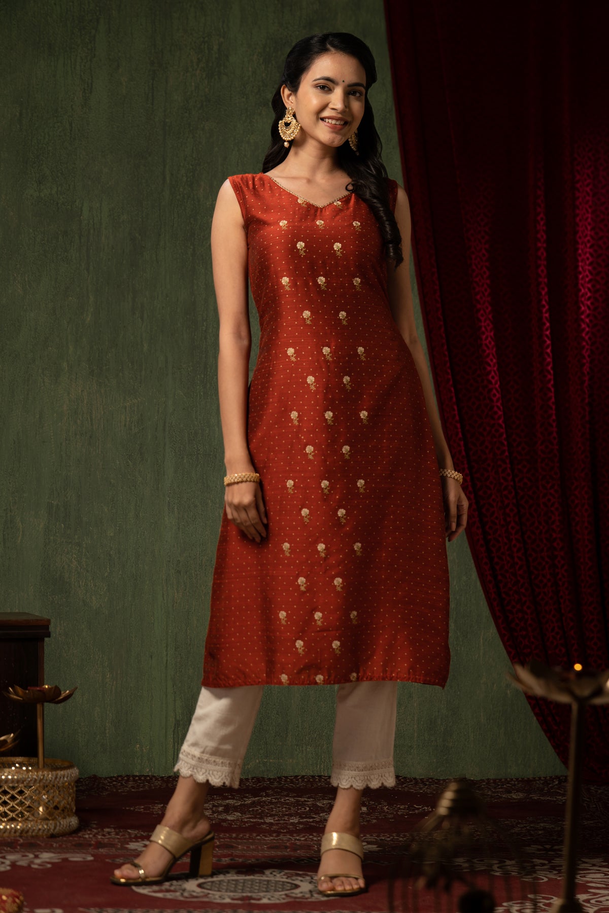 All Over Ditsy Butta & Floral Embroidered Kurta - Rust